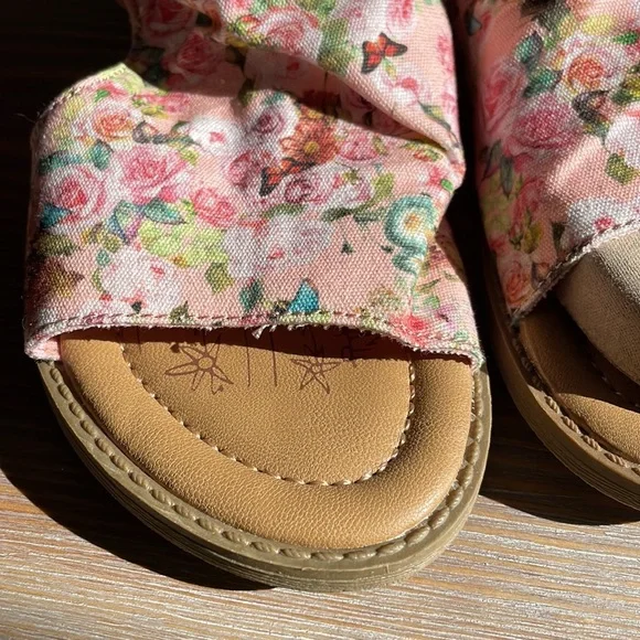Girls Eva Blowfish sandals (NWT) - Picture 9 of 9